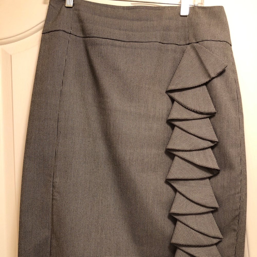Darling houndstooth skirt❤️